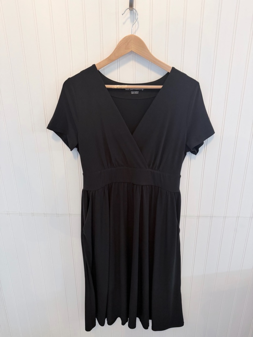 Soft Surroundings - Classic Black V-Neck Short Sleeve Dress Size Medium Petite